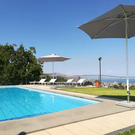 Capogrecale - Piscina Riscaldata Piedimonte Etneo